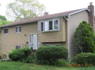 58 Peach St, Brentwood, NY 11717
