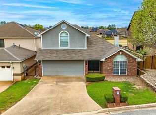 2 Oak Creek Ridge Dr, Longview, TX 75605