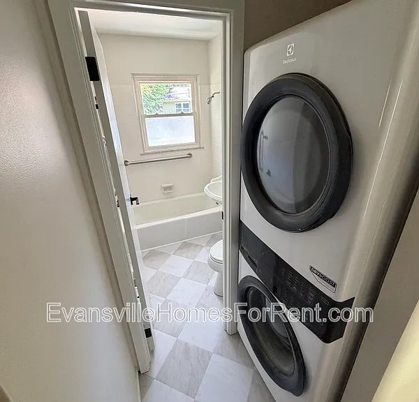 1309 Alvord Ln — Photo 13