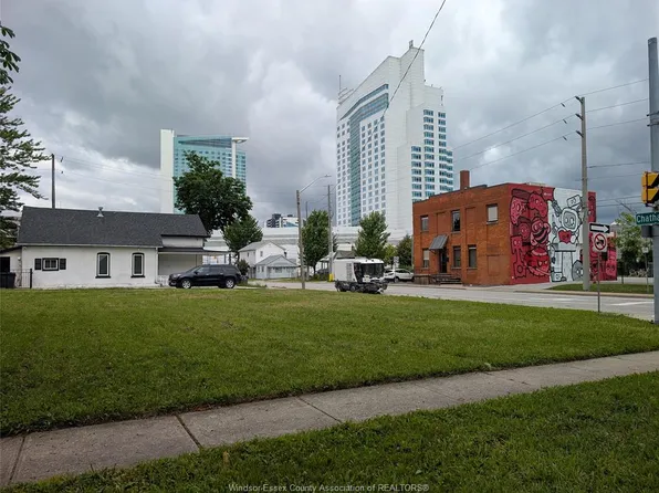 585 Chatham St E, Windsor, ON N9A 2X2