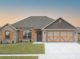 1706-1708 Charismatic Dr #1716, Prairie Grove, AR 72753