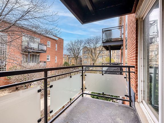 3rd image of 6433 N Damen Ave APT 2E