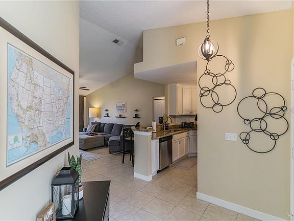 5th image of 298 Lakebreeze Cir