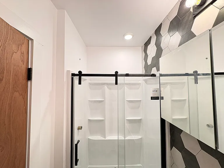 5842 Hobart St #3 — Photo 25