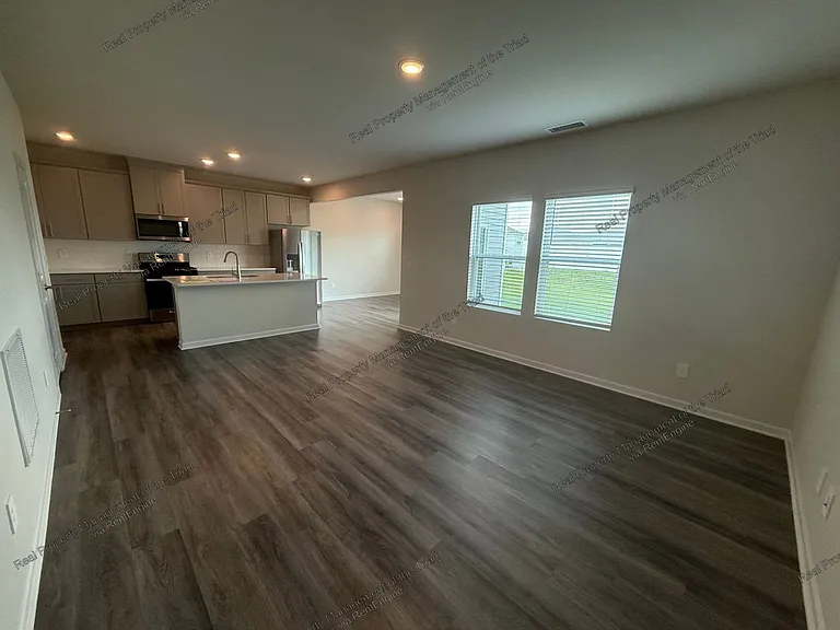 1959 Cherry Creek Rd — Photo 5