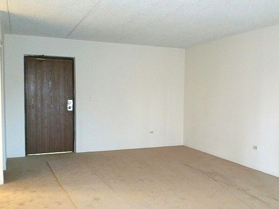 3rd image of 1700 Wedgewood Dr APT 104