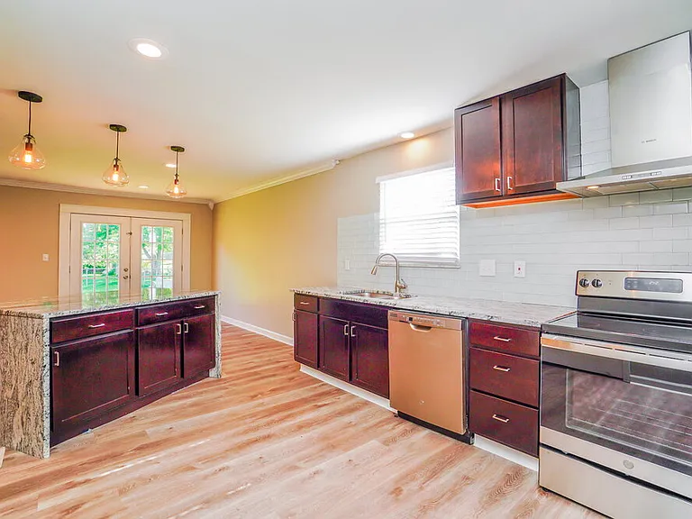 800 Caroway Blvd — Photo 10
