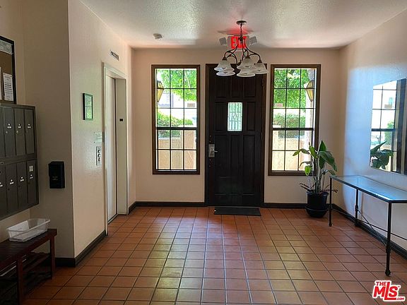 2nd image of 1110 S Shenandoah St APT 1