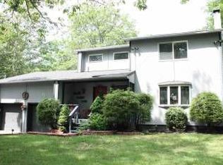 109 Bushkill Ln, Milford, PA 18337