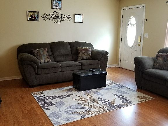 2nd image of 517 E Coyner Ave