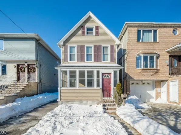 529 Maple Ave, Elizabeth City, NJ 07202