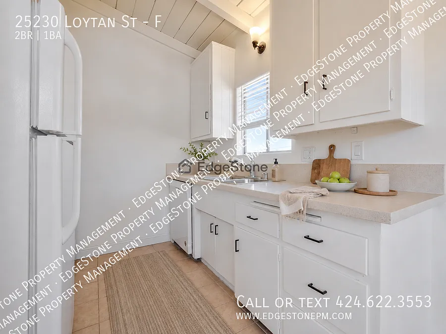 Stunning 2-Bedroom Apartment in Torrance's Walteria Neighborhood — Photo 2