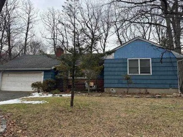 173 W Rogues Path, Huntington, NY 11743