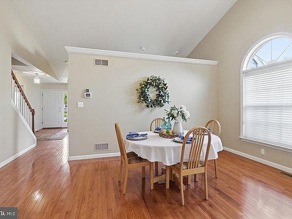 4th image of 6 Parkside Dr