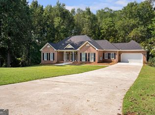 759 Stoneview Dr, Hoschton, GA 30548