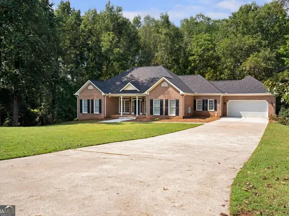 759 Stoneview Dr, Hoschton, GA 30548