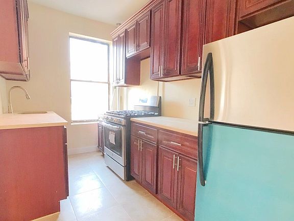 2nd image of 819 W 180th St APT 3