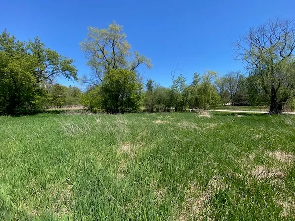 25915 W Cuba Rd, Barrington, IL 60010