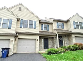 21 Village Dr, Leola, PA 17540