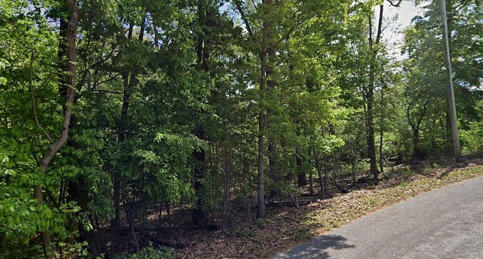 2nd image of 9 Hampton Cir