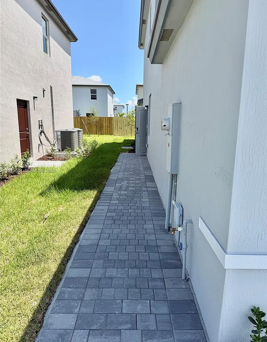 1 bed, 1.0 bath, $1,700 — Photo 1