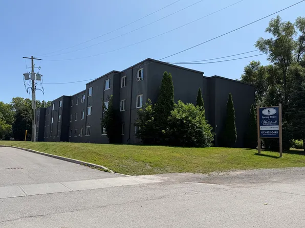 5 Spring St #111, Prince Edward County, ON K0K 2T0