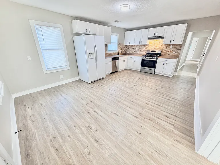 1327 Bailey Ave — Photo 8