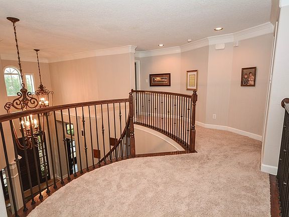 4th image of 4926 S Glen Ln