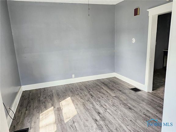 4th image of 254 W Crocker St