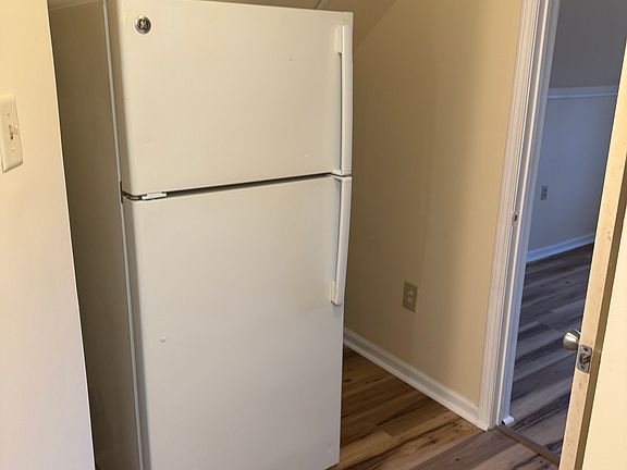 4th image of 147 S Mount Vernon Ave #3