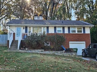 2006 Cureton Ave, Maryville, TN 37804