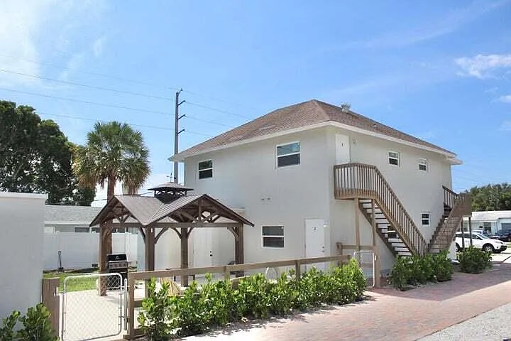 305 Cypress Dr #1 — Photo 9