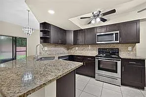 660 Royalty Ct — Photo 6