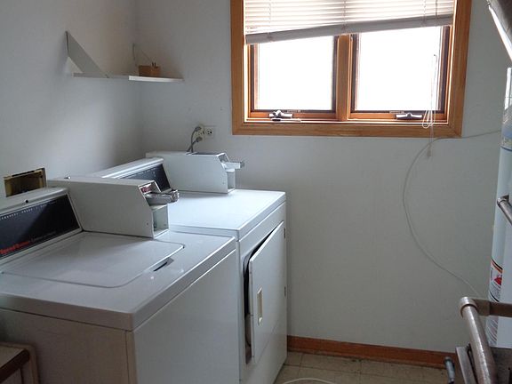 5th image of 1981 W Evergreen Ave APT 3