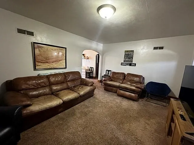 3 bed, 1800 sqft, $2,800 — Photo 4