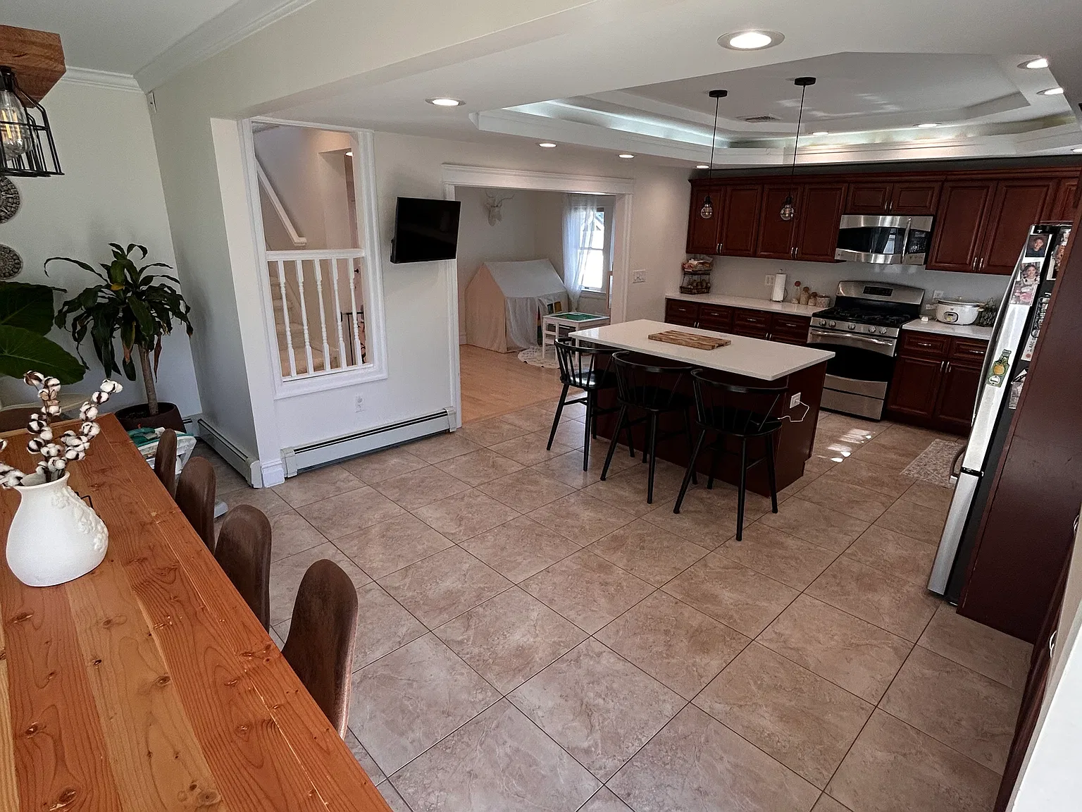 3 bed, 2.5 bath, 1945 sqft, $4,200 — Photo 3