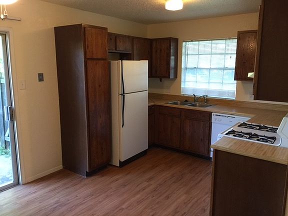 4th image of 7711 Croftwood Dr #B