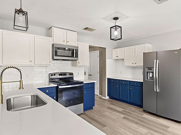 Open concept Chef's kitchen with new quartz countertops, backsplash and stainless steel appliance