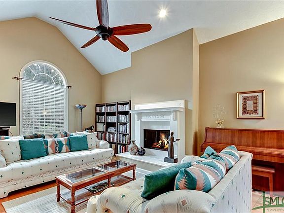 2nd image of 18 Highpoint Ct