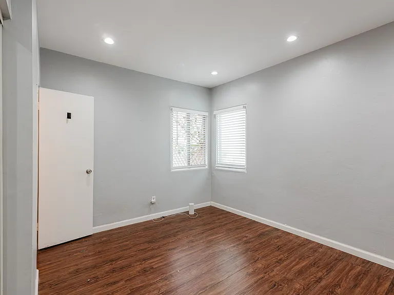 2251 Felspar St — Photo 10