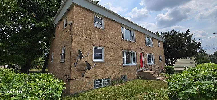 1401 Greenfield Ave — Photo 1