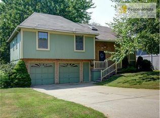 6630 NW Sioux Dr, Kansas City, MO 64152