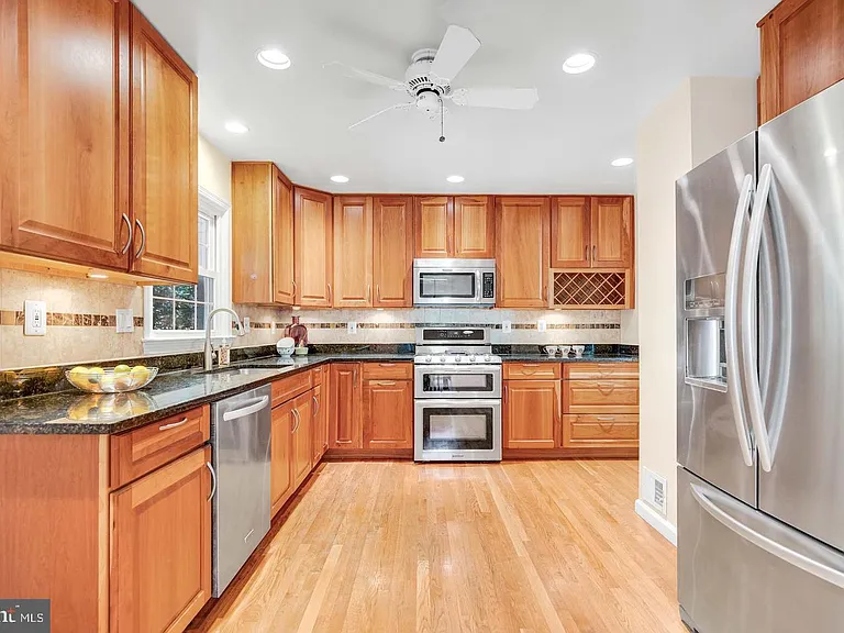 7515 Cayuga Ave — Photo 8