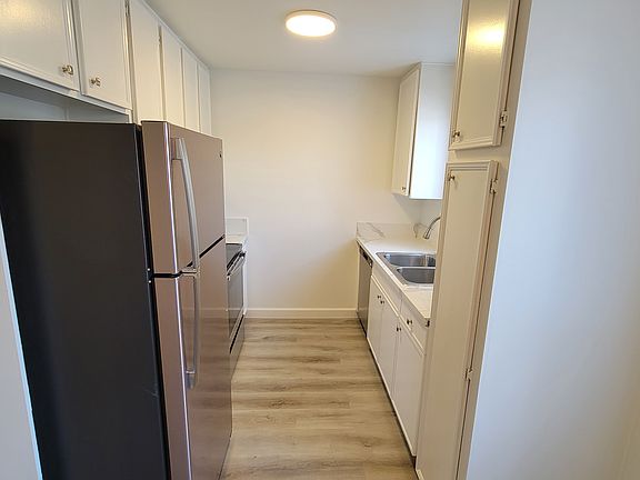 3rd image of 1018 E Lexington Ave APT 1