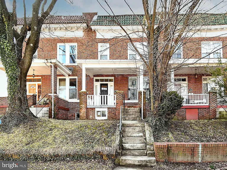 1727 E 33rd St #1 — Photo 2