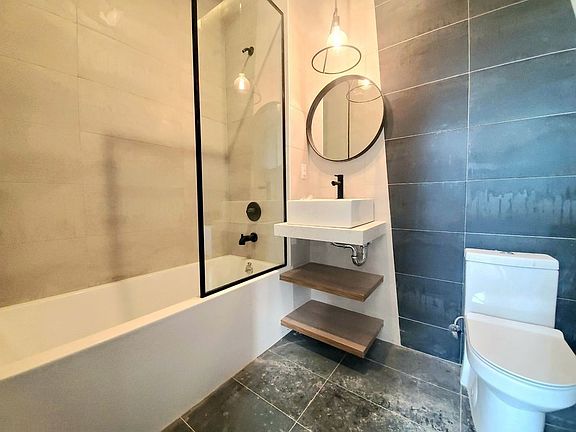 4th image of 378 Bedford Ave #2B