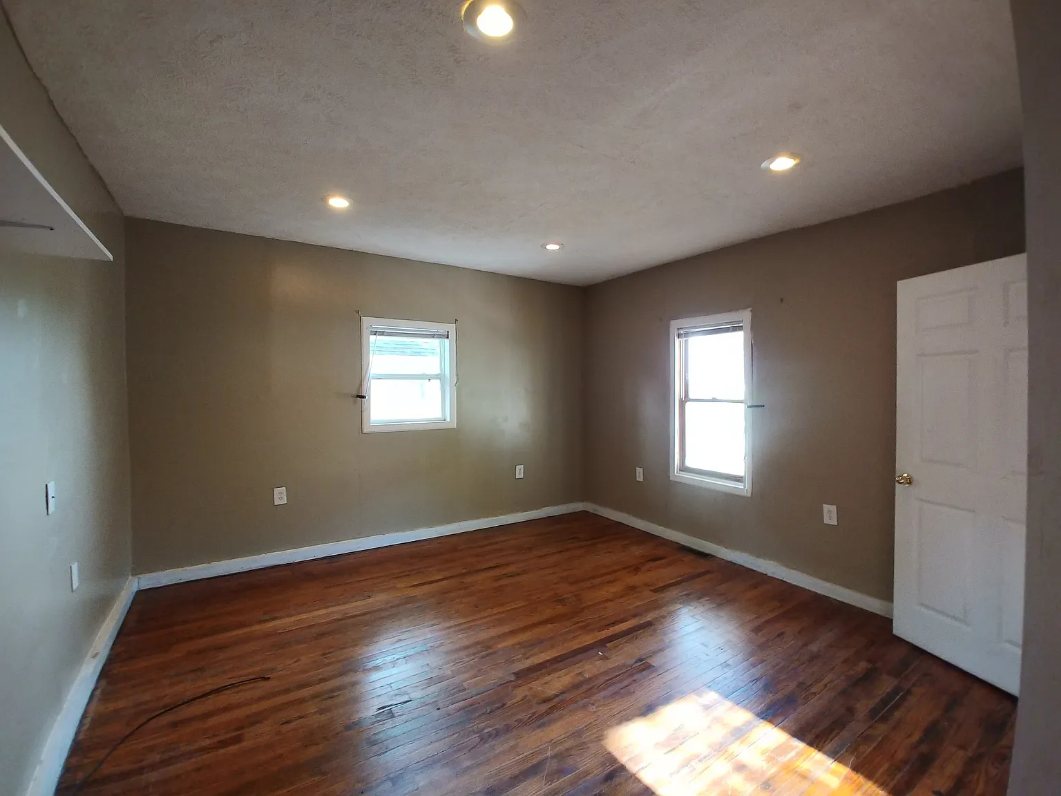 5 bed, 3204 sqft, $5,500 — Photo 3