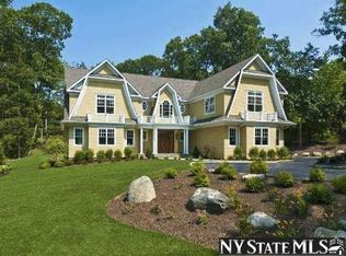 2 Sleepy Hollow Ct, Fort Salonga, NY 11768