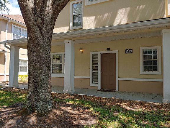 3rd image of 1723 Forest Lake Cir W APT 1