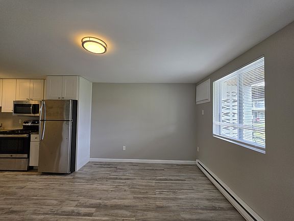 4th image of 131 Cosey Beach Ave #2